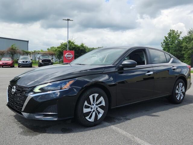used 2025 Nissan Altima car, priced at $23,342