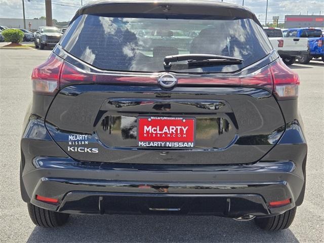 new 2025 Nissan Kicks Play car, priced at $22,044