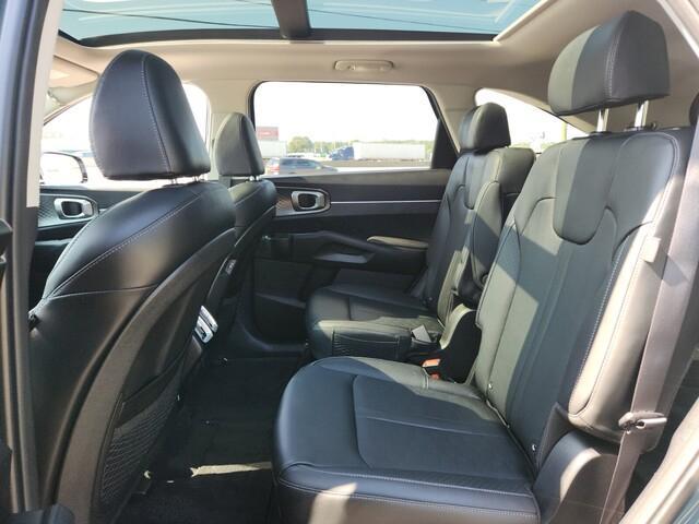 used 2025 Kia Sorento Hybrid car, priced at $36,360