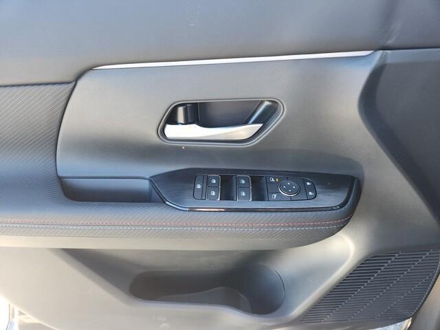 new 2025 Nissan Kicks car, priced at $28,192