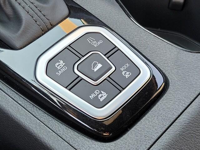 new 2026 Nissan Frontier car, priced at $38,201