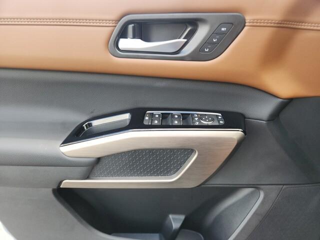 new 2025 Nissan Pathfinder car, priced at $51,672