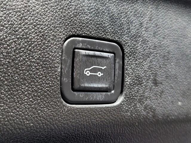 used 2023 GMC Yukon XL car, priced at $43,744