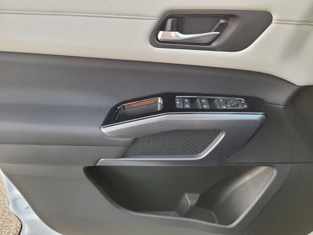 new 2025 Nissan Pathfinder car, priced at $38,230