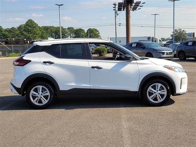 new 2025 Nissan Kicks Play car, priced at $22,044