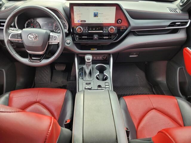 used 2023 Toyota Highlander car, priced at $39,900