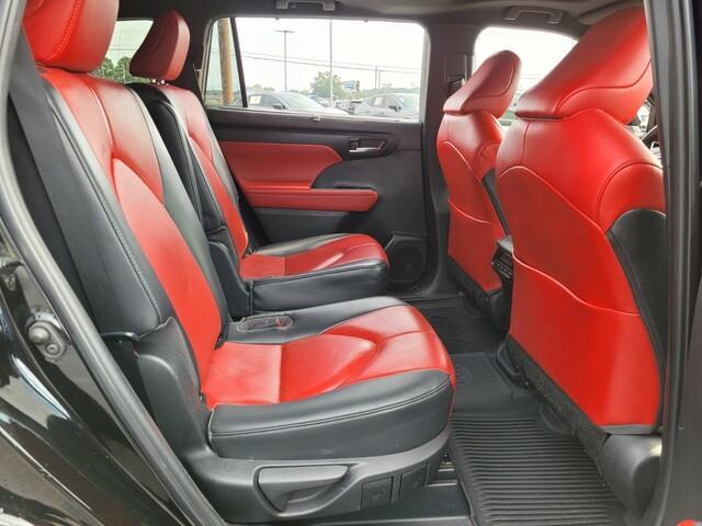 used 2023 Toyota Highlander car, priced at $39,900