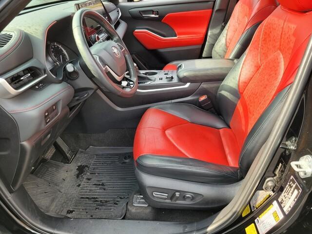 used 2023 Toyota Highlander car, priced at $39,900