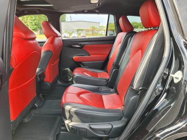 used 2023 Toyota Highlander car, priced at $39,900