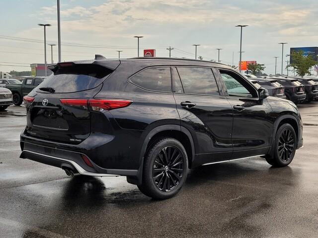 used 2023 Toyota Highlander car, priced at $39,900