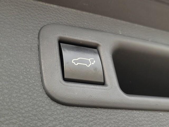 used 2023 Toyota Highlander car, priced at $39,900