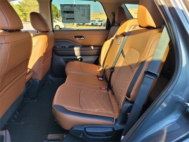 new 2025 Nissan Pathfinder car, priced at $49,222
