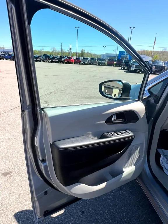 used 2017 Chrysler Pacifica car, priced at $7,995