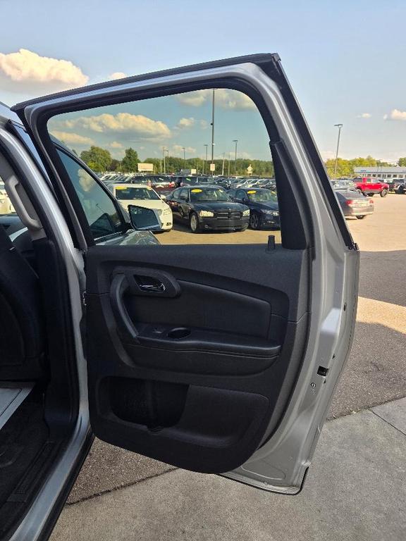 used 2011 Chevrolet Traverse car, priced at $3,995