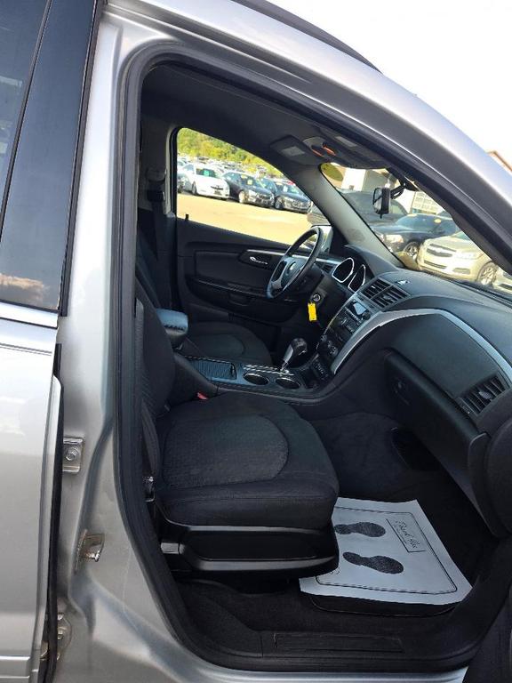 used 2011 Chevrolet Traverse car, priced at $3,995