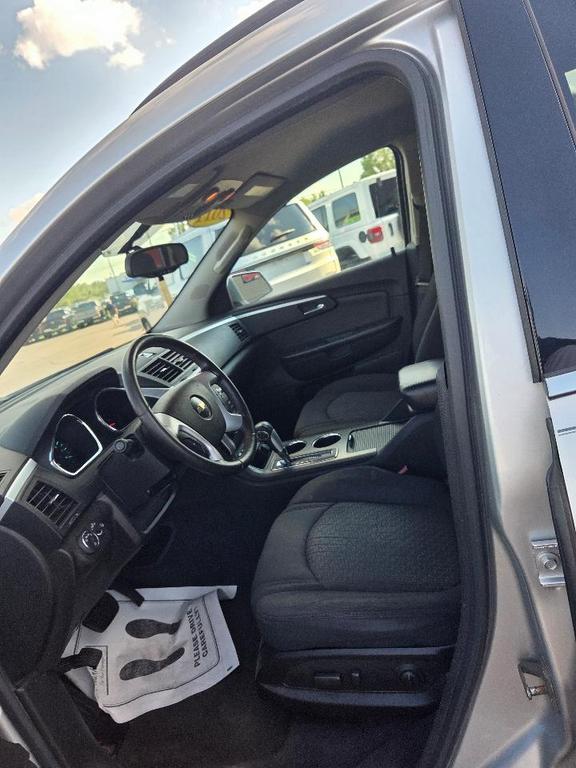 used 2011 Chevrolet Traverse car, priced at $3,995