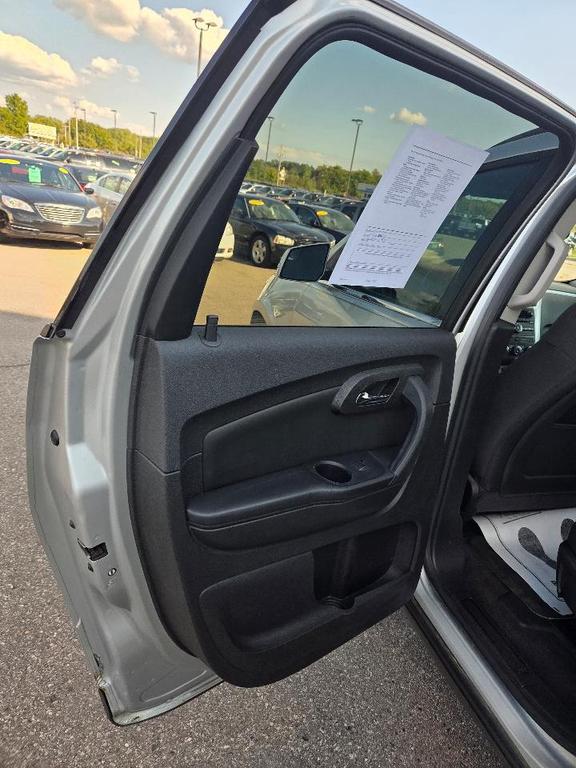 used 2011 Chevrolet Traverse car, priced at $3,995
