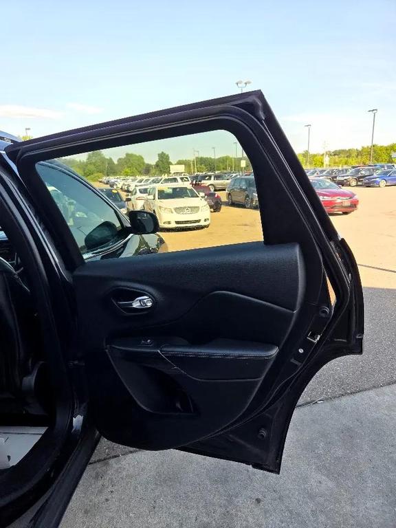 used 2015 Jeep Cherokee car