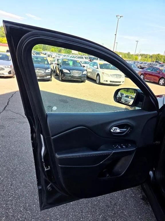 used 2015 Jeep Cherokee car
