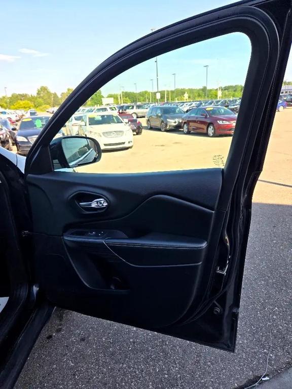 used 2015 Jeep Cherokee car