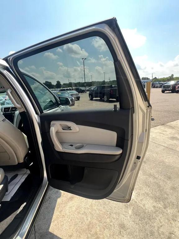 used 2009 Chevrolet Traverse car, priced at $4,495