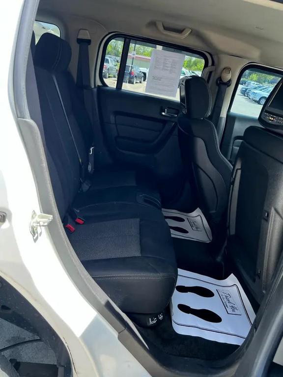 used 2006 Hummer H3 car, priced at $4,995