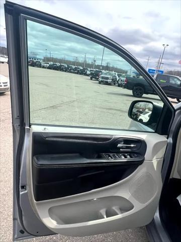 used 2014 Chrysler Town & Country car, priced at $4,495