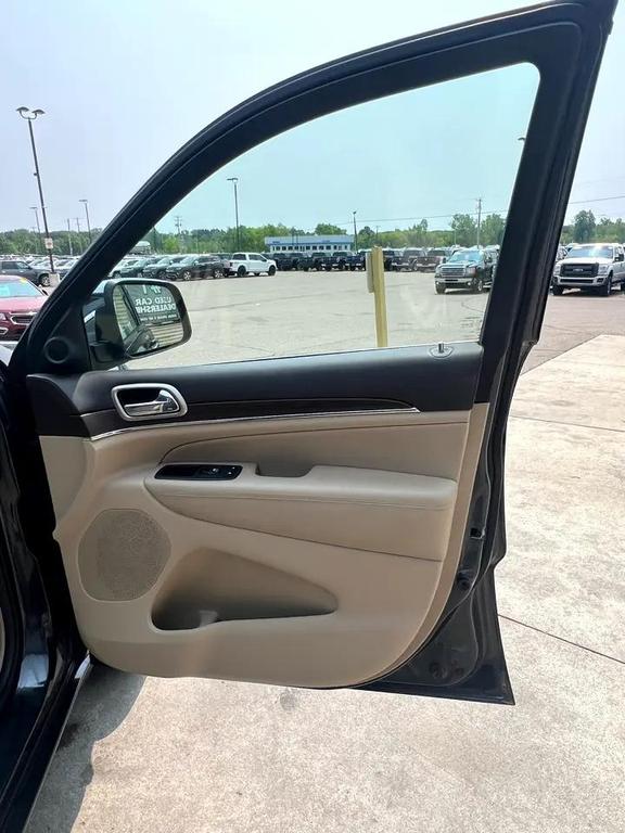 used 2014 Jeep Grand Cherokee car, priced at $7,995