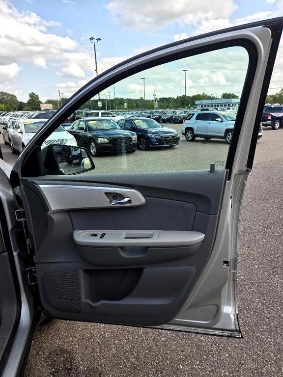 used 2009 Chevrolet Traverse car, priced at $2,495