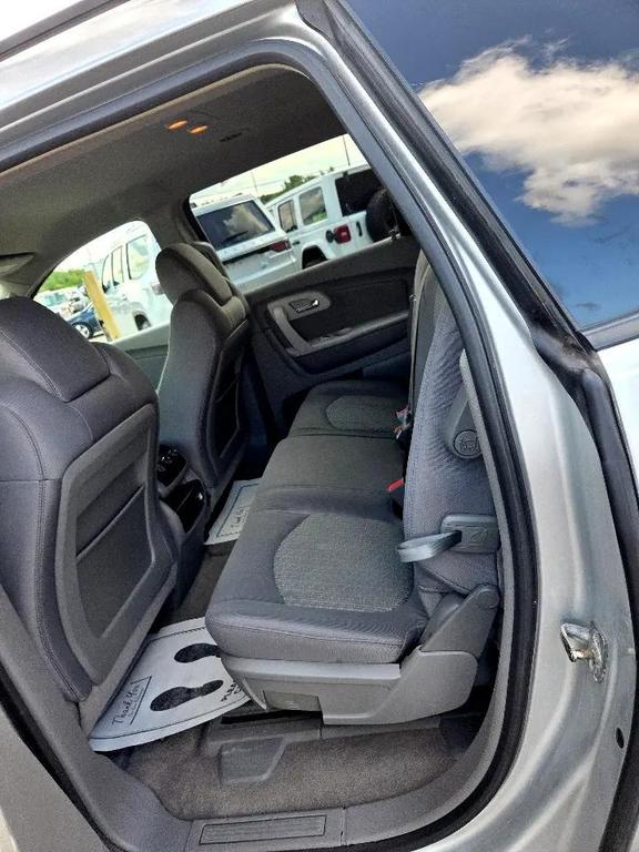 used 2009 Chevrolet Traverse car, priced at $2,495