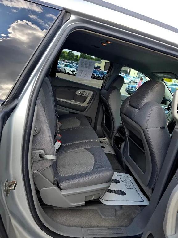 used 2009 Chevrolet Traverse car, priced at $2,495