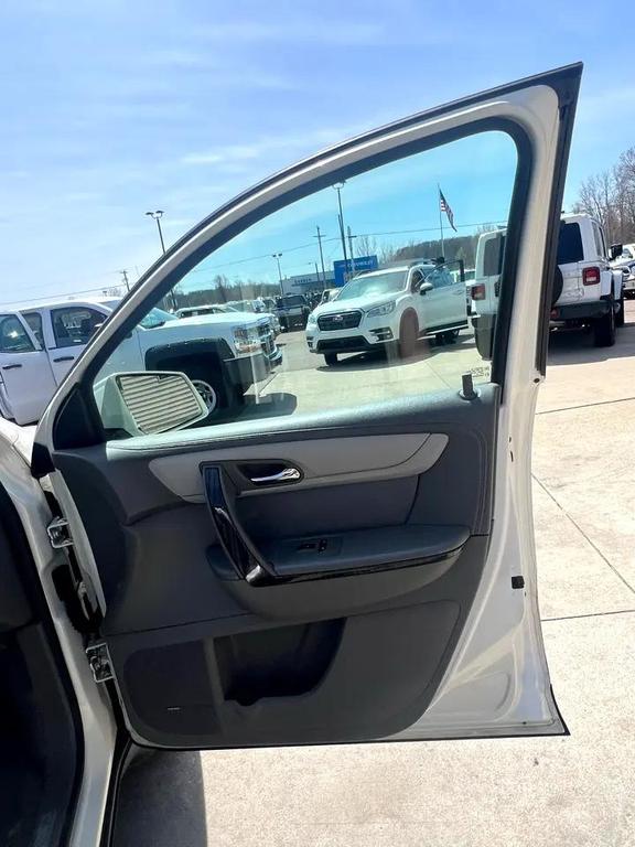 used 2014 Chevrolet Traverse car, priced at $3,995