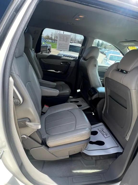 used 2014 Chevrolet Traverse car, priced at $3,995