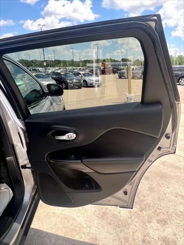 used 2015 Jeep Cherokee car, priced at $8,995