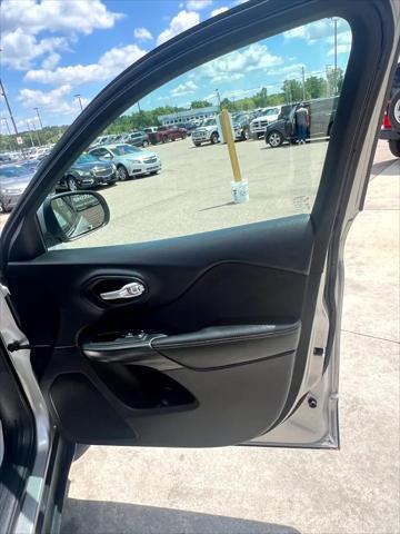 used 2015 Jeep Cherokee car, priced at $8,995