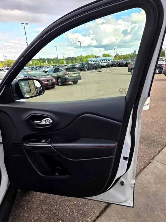 used 2014 Jeep Cherokee car, priced at $7,995