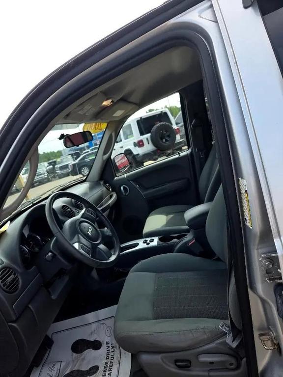 used 2006 Jeep Liberty car, priced at $3,295