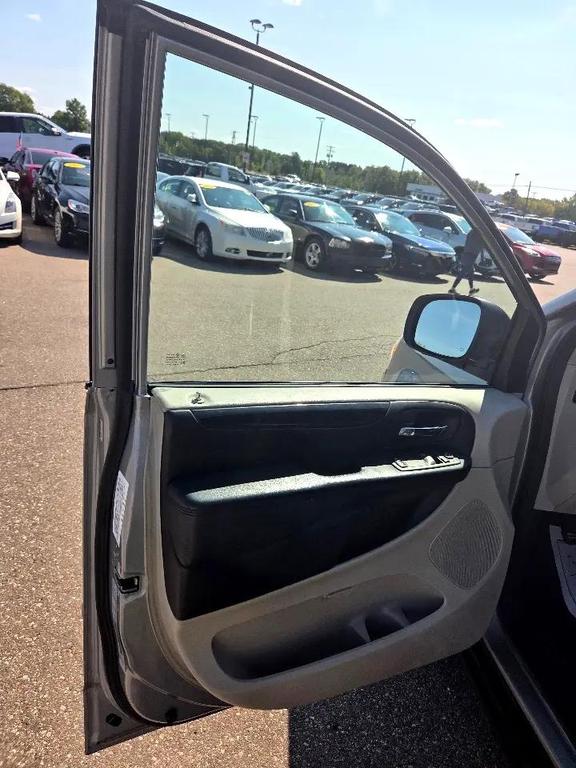 used 2015 Dodge Grand Caravan car, priced at $8,995