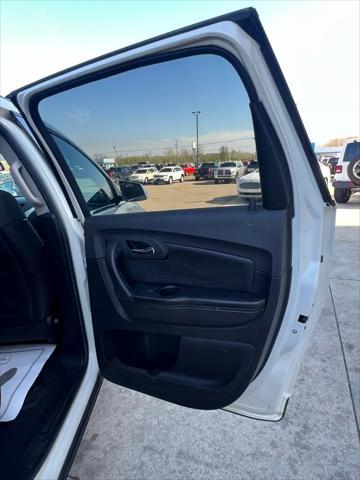 used 2011 Chevrolet Traverse car, priced at $3,495