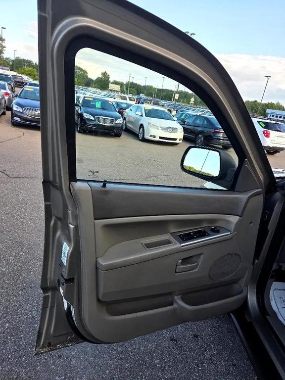 used 2006 Jeep Grand Cherokee car, priced at $4,495