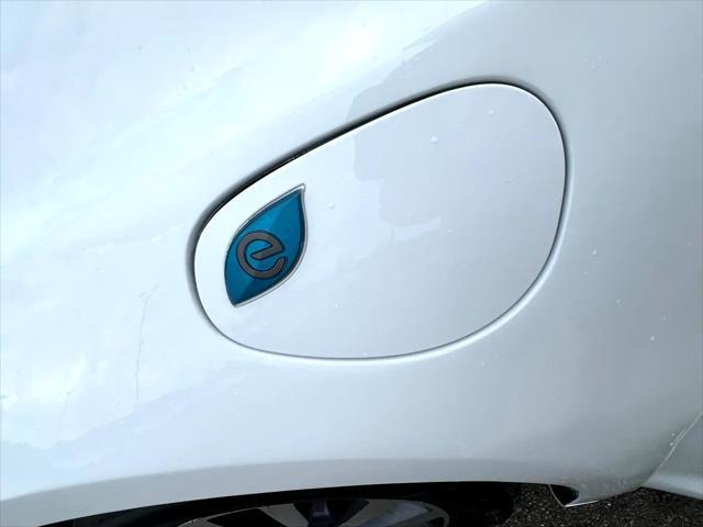 used 2021 Chrysler Pacifica Hybrid car, priced at $15,995