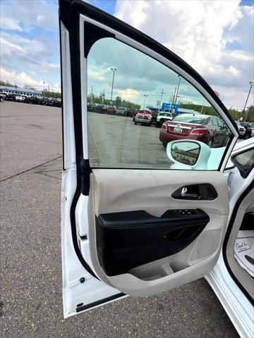 used 2021 Chrysler Pacifica Hybrid car, priced at $15,995