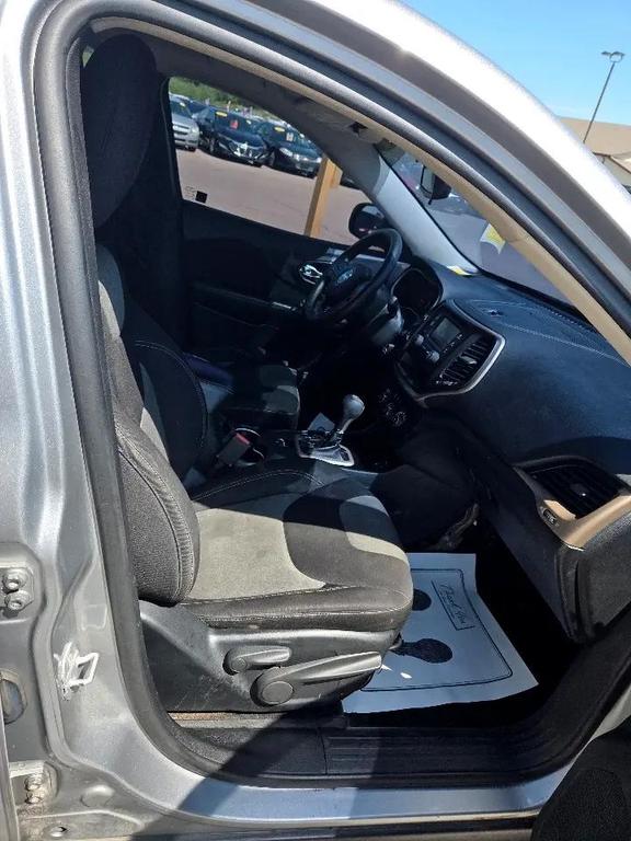 used 2014 Jeep Cherokee car, priced at $5,495