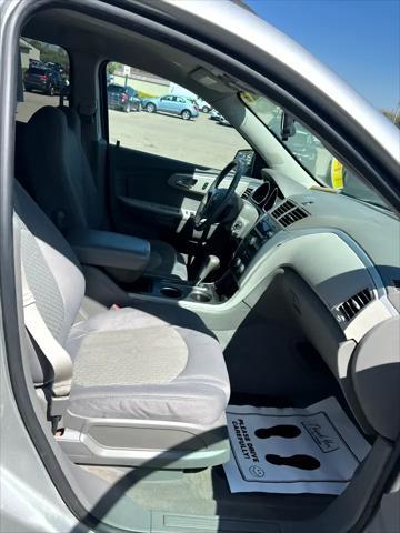 used 2011 Chevrolet Traverse car, priced at $3,995
