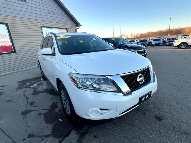 used 2014 Nissan Pathfinder car, priced at $5,495