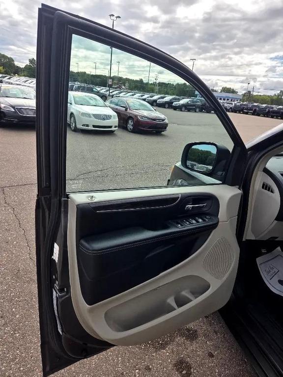 used 2015 Chrysler Town & Country car, priced at $4,495
