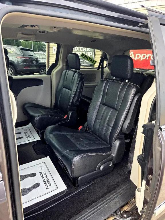used 2015 Chrysler Town & Country car, priced at $4,495