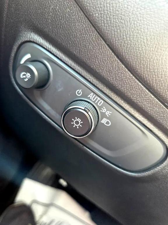 used 2020 Chevrolet Equinox car, priced at $9,995
