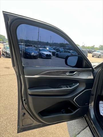 used 2022 Jeep Grand Cherokee car, priced at $24,995