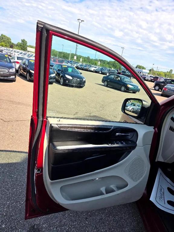 used 2016 Chrysler Town & Country car, priced at $3,995